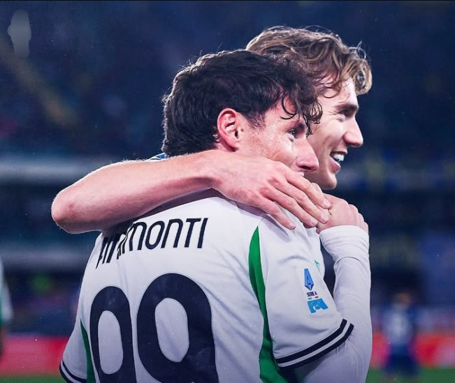 Pemain Sassuolo merayakan kemenangan menghadapi tuan rumah Verona dalam lanjutan Liga Italia. [Instagram]